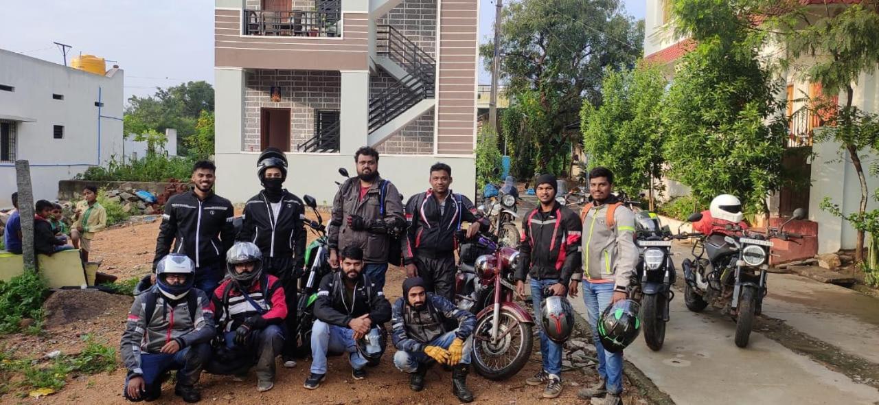 Veeru Homestay Hospet Eksteriør billede