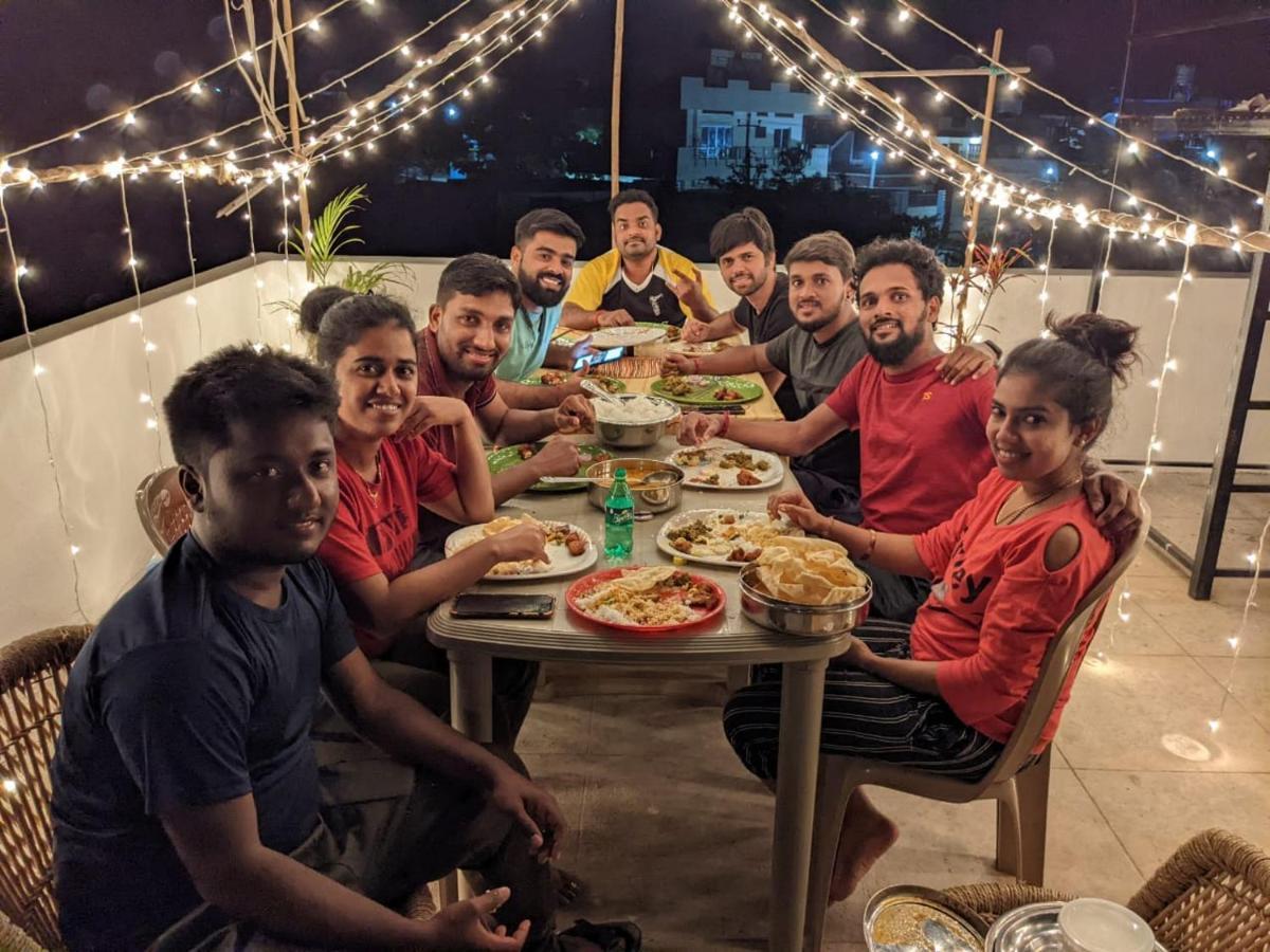 Veeru Homestay Hospet Eksteriør billede
