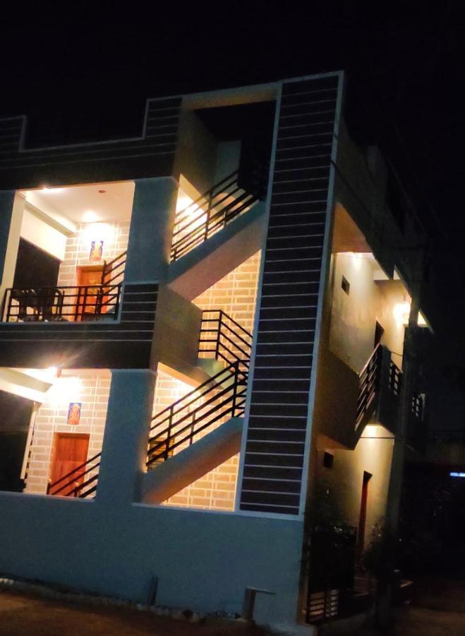 Veeru Homestay Hospet Eksteriør billede