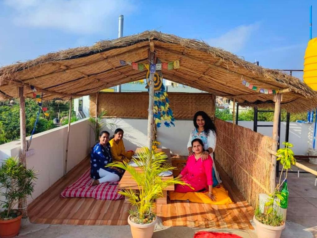 Veeru Homestay Hospet Eksteriør billede